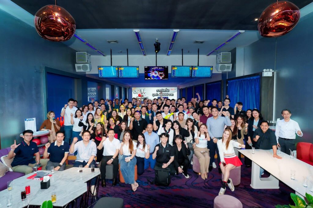 Shipping lines executives and logistics leaders bowling and networking at Logizall Club’s event at Blu-O Siam Paragon.